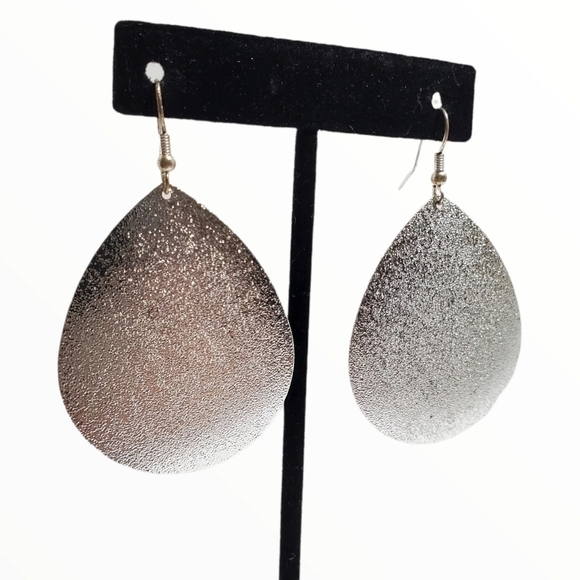 Silvertone drop dangle teardrop earrings - Picture 5 of 8